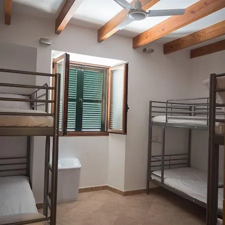 Embat - Hostal *
