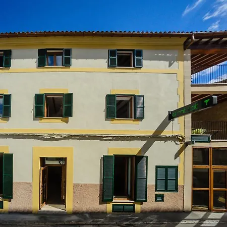 Hostal Embat - *
